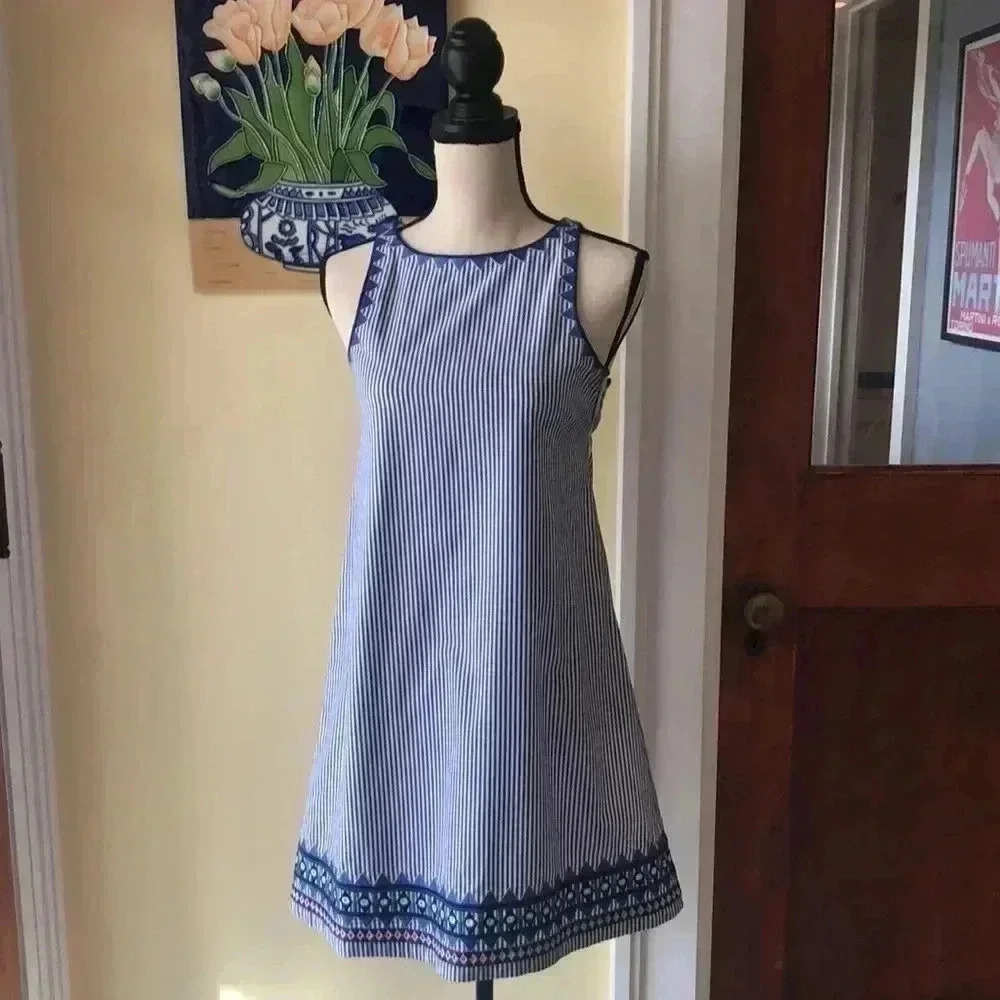 Vineyard Vines | Geo Prep Embroidered Swing Dress